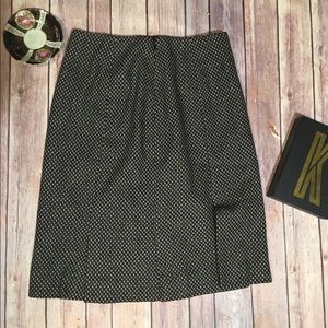 🎃CARLISLE Back & White Pleated Skirt Size 0